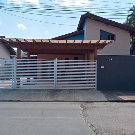 Vila Casa Estilo Minimalista Em Ubatuba Exteriér fotografie