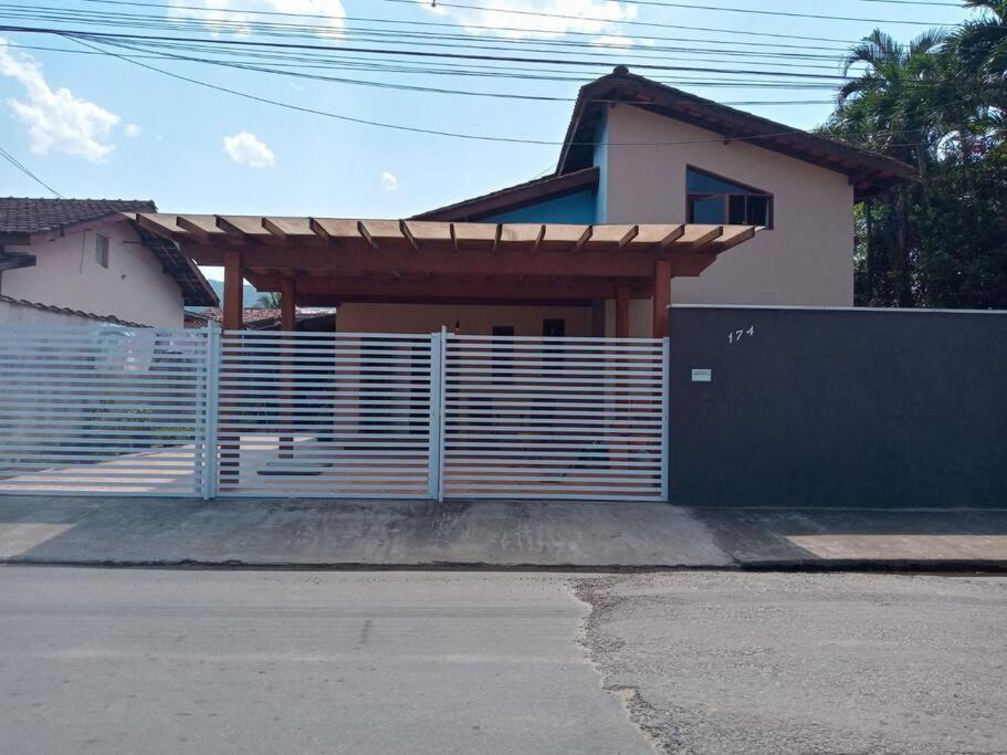 Vila Casa Estilo Minimalista Em Ubatuba Exteriér fotografie